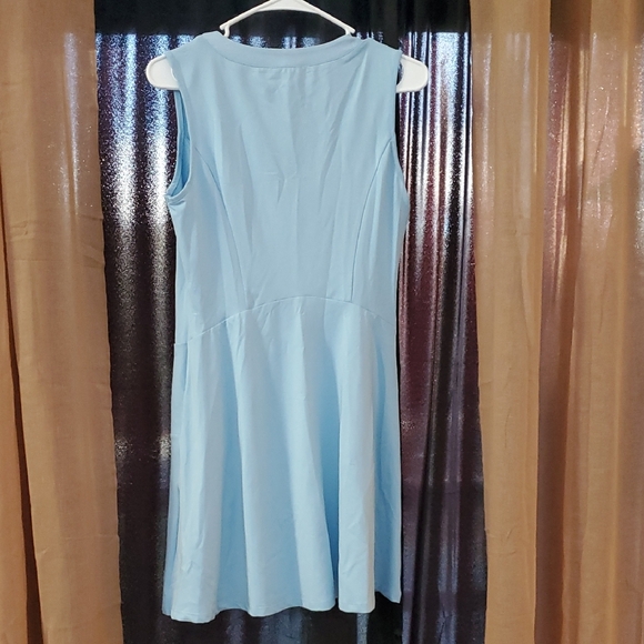 Light Blue Sleeveless Dress - Picture 3 of 4